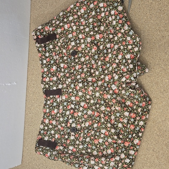 American Rag Floral Shorts size 13 - Picture 3 of 9